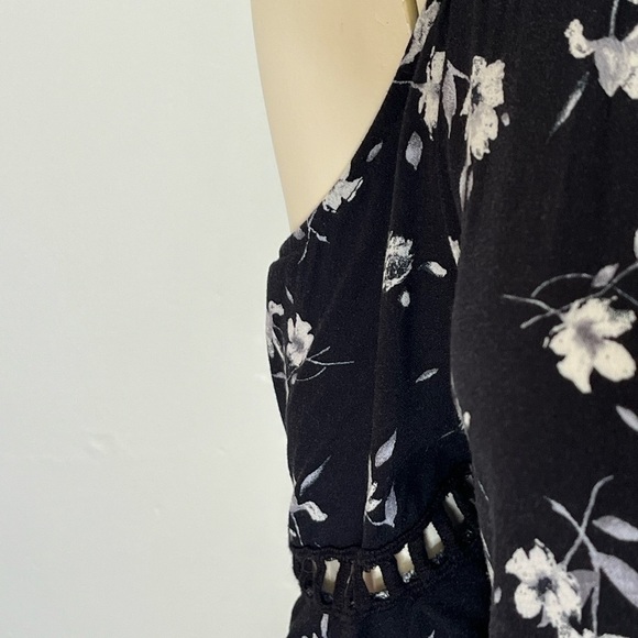 Xhilaration Floral Cold Shoulder Dress Sz Large - Picture 3 of 6